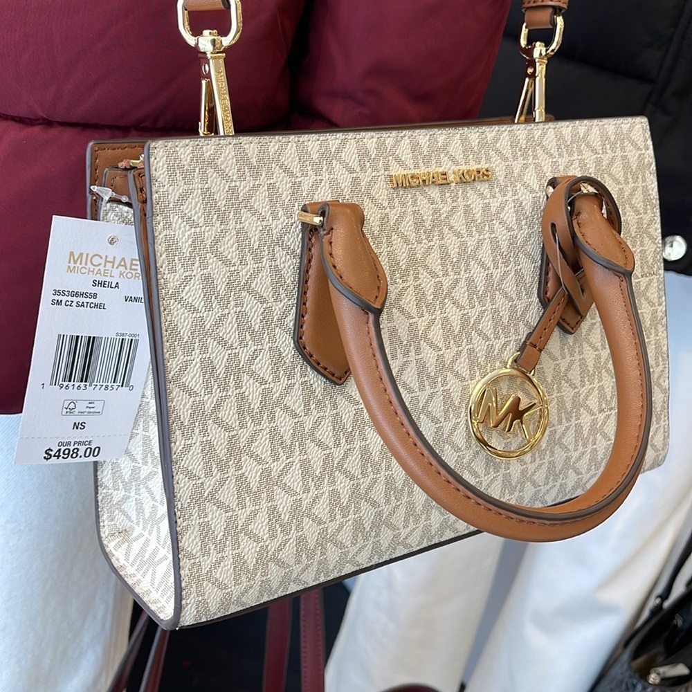 Michael Kors Small Signature Sheila Satchel Crossbody
Vanilla 
NWT - Picture 11 of 16